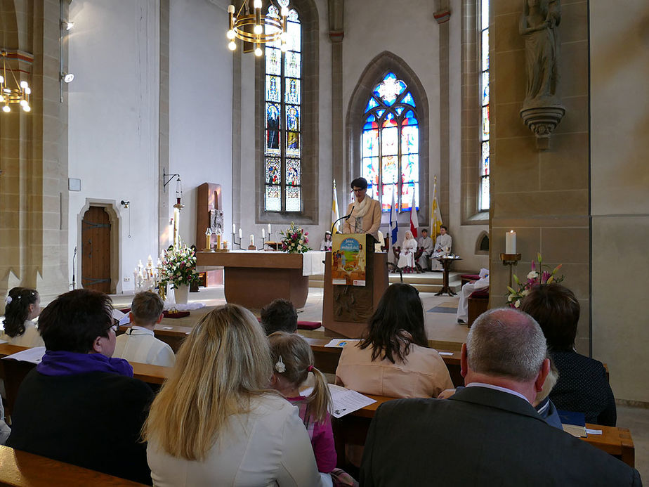 Feier der 1. Heiligen Kommunion in Sankt Crescentius (Foto: Karl-Franz Thiede)